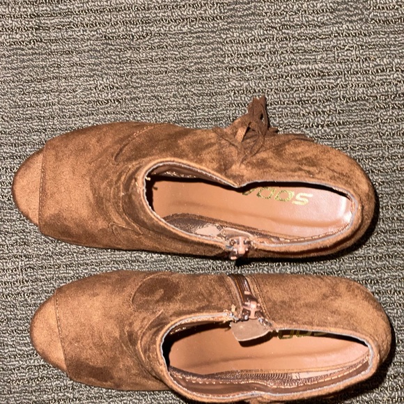 NWOB- The shoe brand is SODA. It’s Open toe booties. It’s 3.5 inch heels. Suede. - Picture 8 of 9